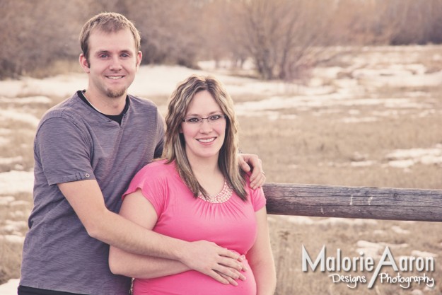 MalorieAaron-rexburgMaternity-portraits-couple-maternity-pregnant-baby-pictures-glowingMom-Rexburg