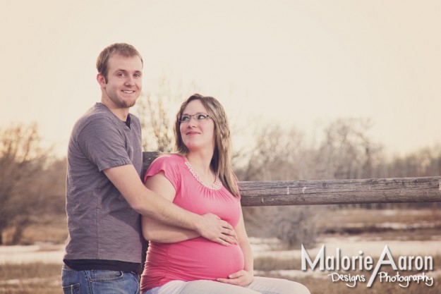 MalorieAaron-rexburgMaternity-portraits-couple-maternity-pregnant-baby-pictures-glowingMom-Rexburg