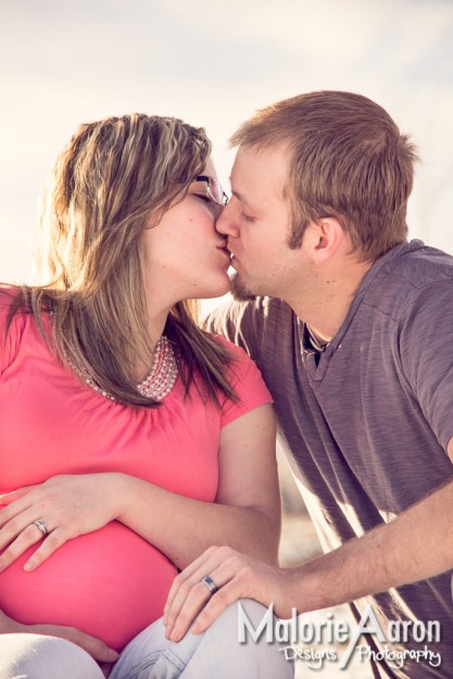 MalorieAaron-rexburgMaternity-portraits-couple-maternity-pregnant-baby-pictures-glowingMom-Rexburg