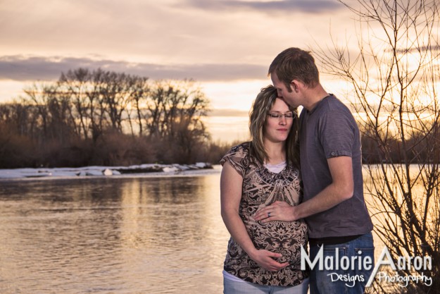 MalorieAaron-rexburgMaternity-portraits-maternity-river-pregnant-baby-babyBump-glowingMom-Rexburg