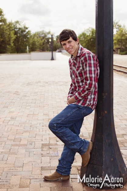 ©MalorieAaronPhotography-davenport-quadCities-senior-male-fall-portraits-14