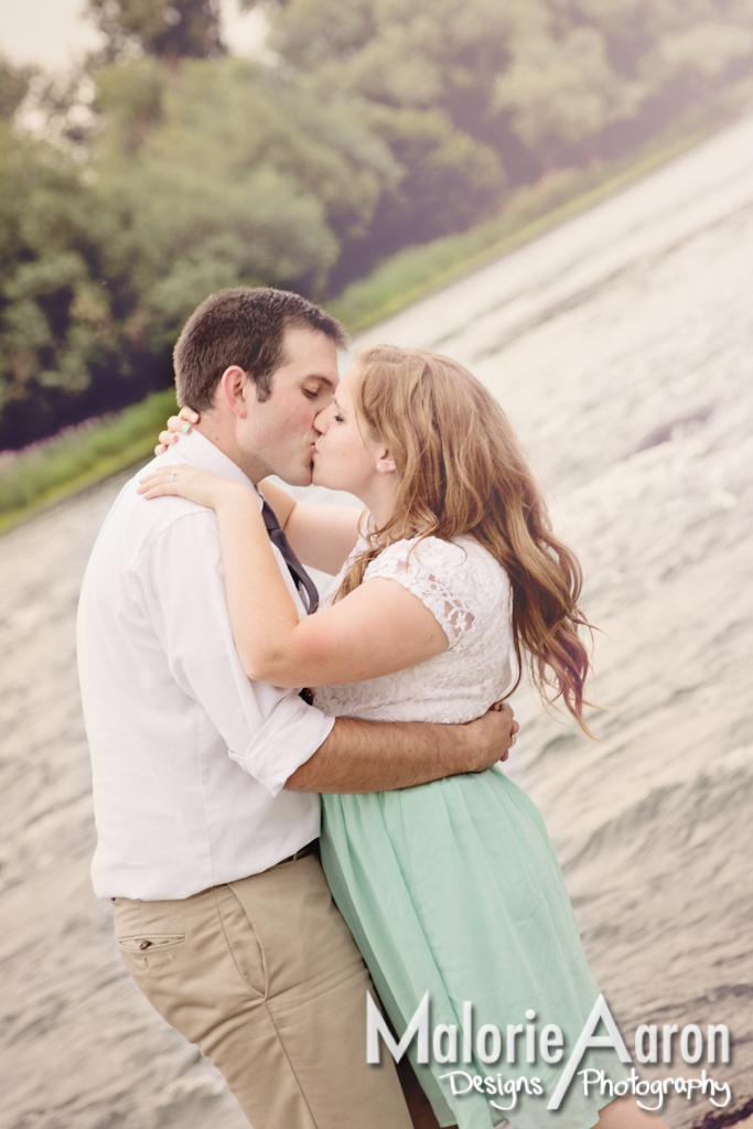 MalorieAaron, photography, quadCities, Davenport, engagement, portraits, river, romantic, couple