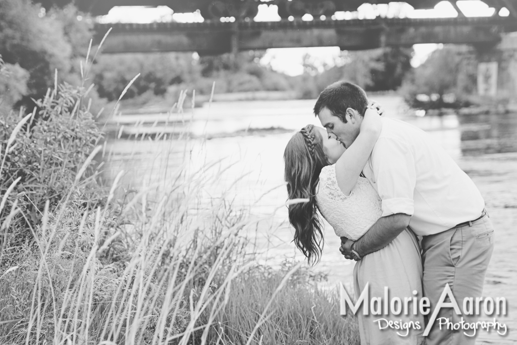 MalorieAaron, photography, quadCities, Davenport, engagement, portraits, river, romantic, couple