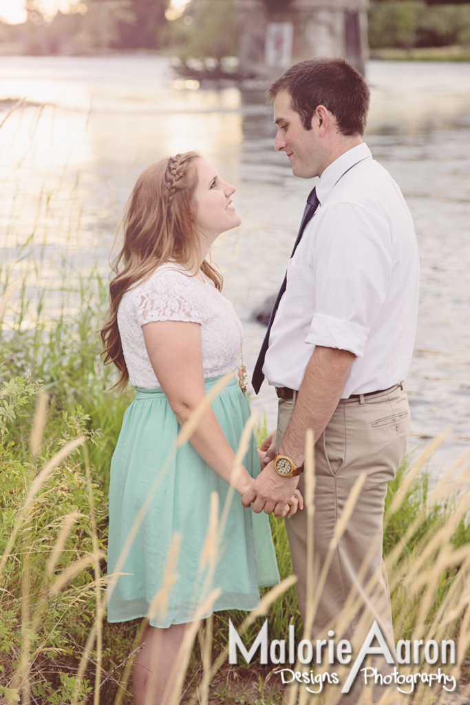 MalorieAaron, photography, quadCities, Davenport, engagement, portraits, river, romantic, couple